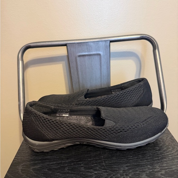 Skechers Relaxed Fit Black Memory Foam Slip On Shoes Size 9 - Picture 7 of 11